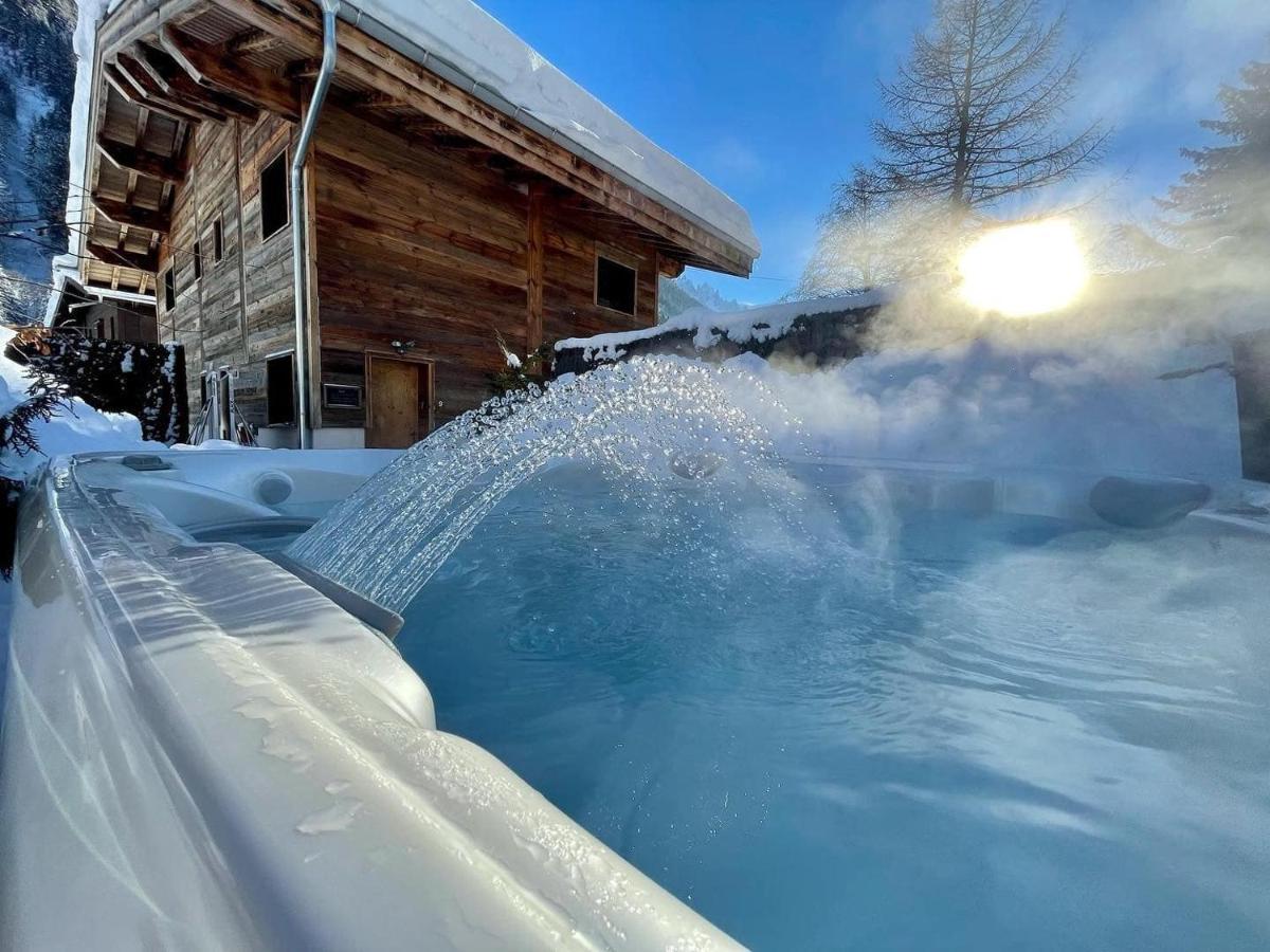 Chalet Le Petit Nicolas, Jacuzzi, Vue Mont Blanc Chamonix Mont Blanc Exterior foto