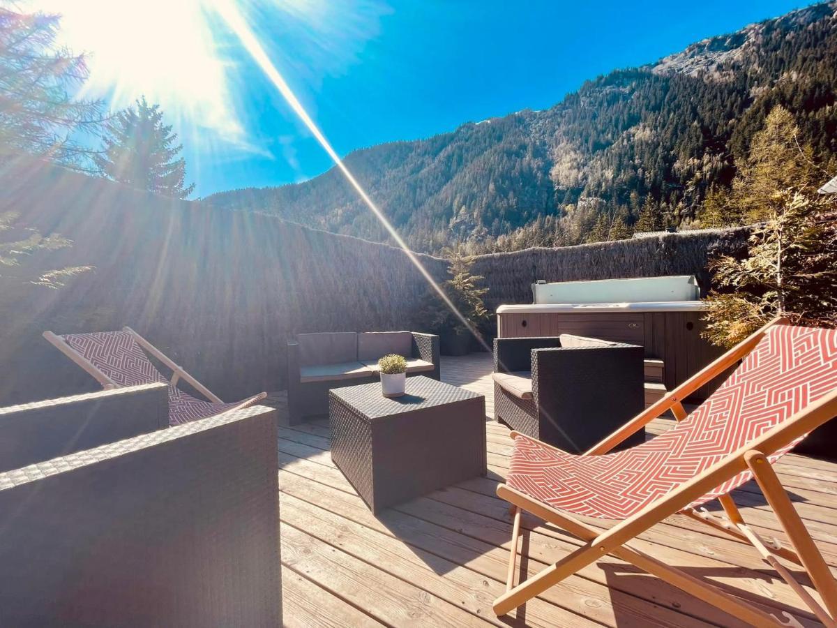 Chalet Le Petit Nicolas, Jacuzzi, Vue Mont Blanc Chamonix Mont Blanc Exterior foto