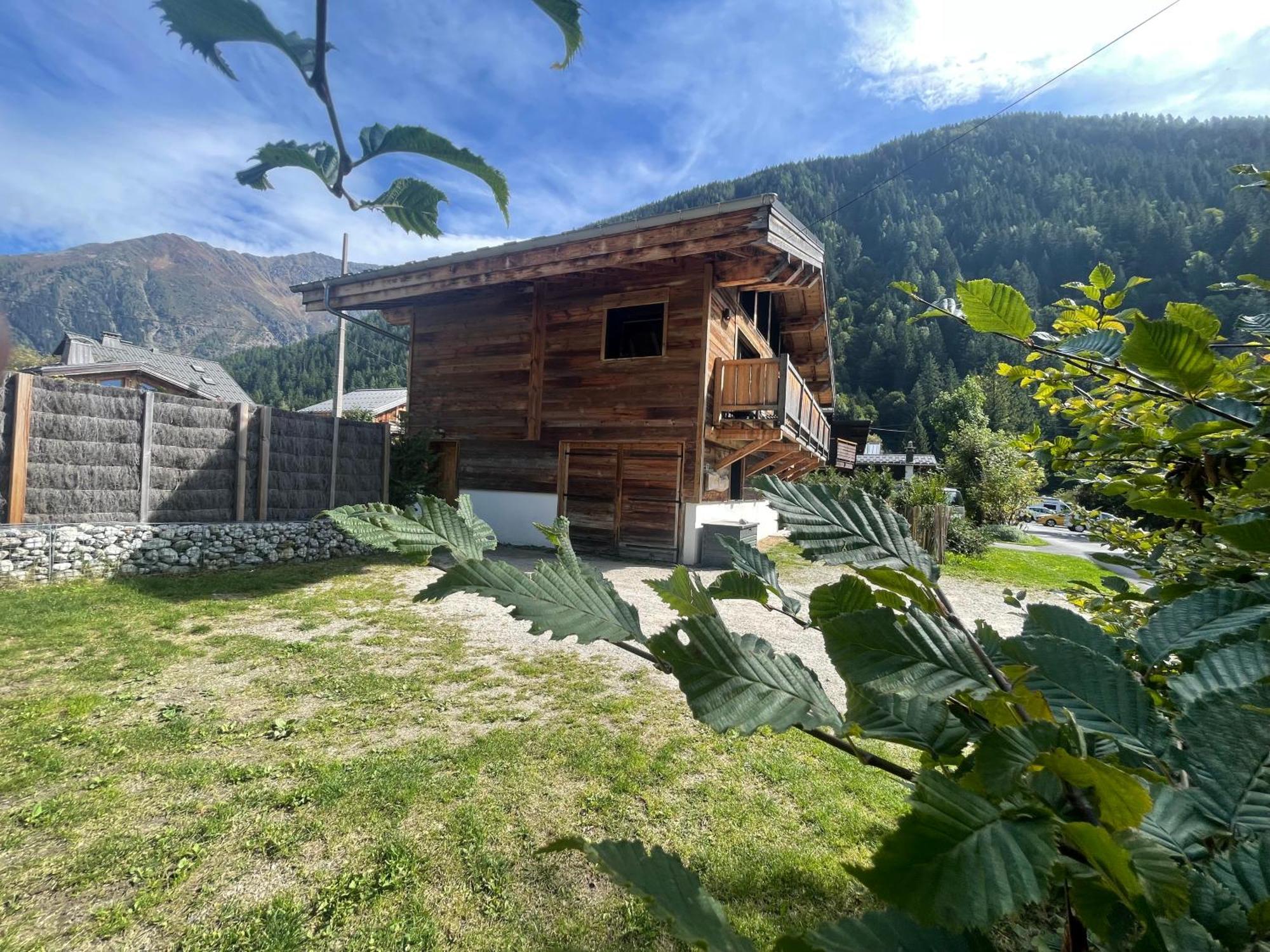 Chalet Le Petit Nicolas, Jacuzzi, Vue Mont Blanc Chamonix Mont Blanc Exterior foto