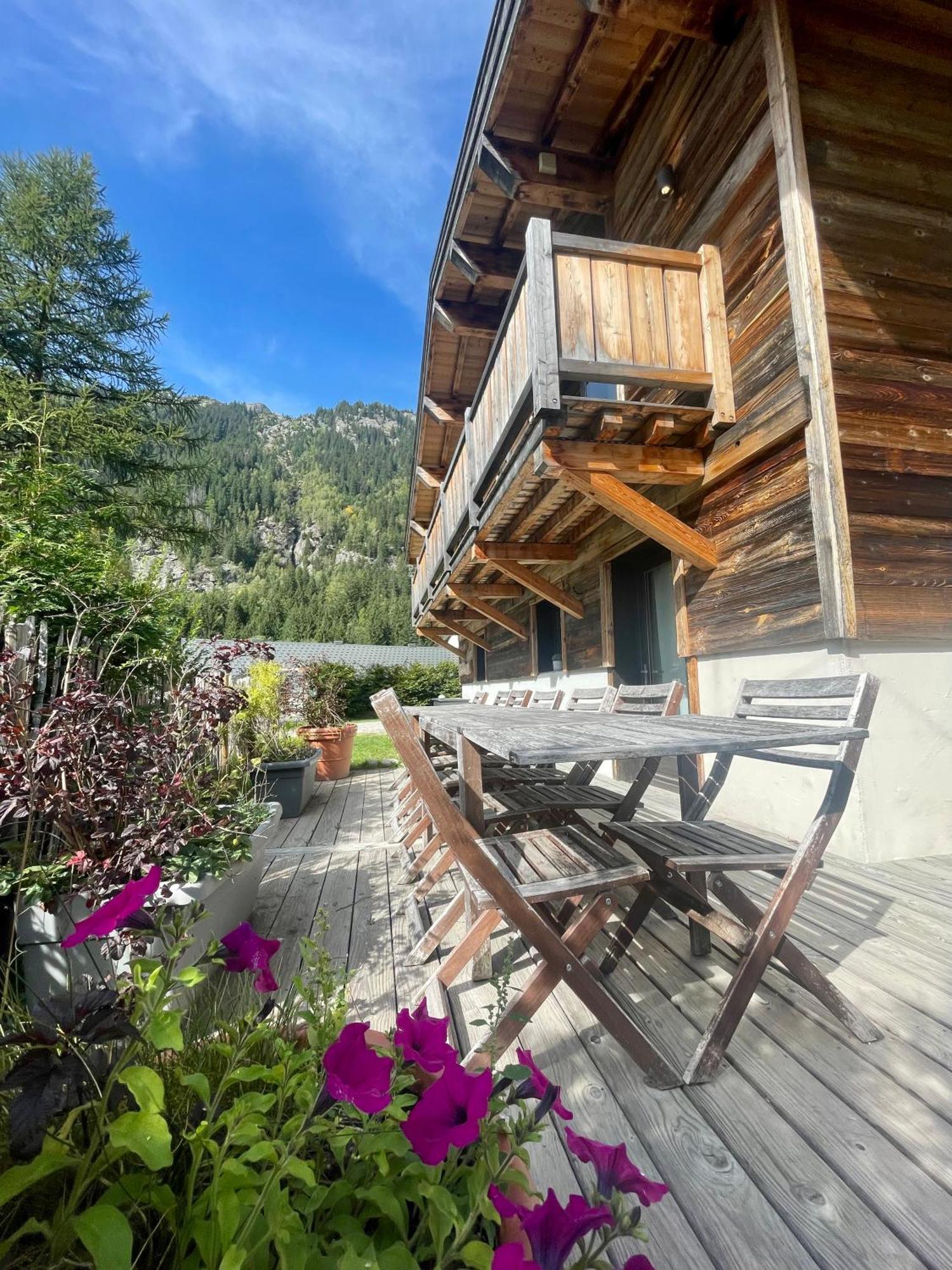 Chalet Le Petit Nicolas, Jacuzzi, Vue Mont Blanc Chamonix Mont Blanc Exterior foto