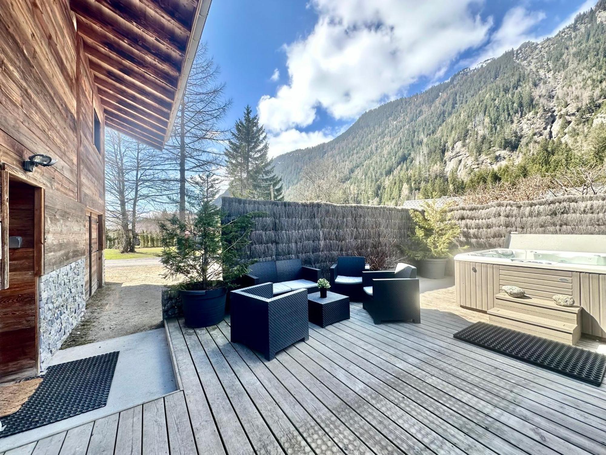Chalet Le Petit Nicolas, Jacuzzi, Vue Mont Blanc Chamonix Mont Blanc Exterior foto