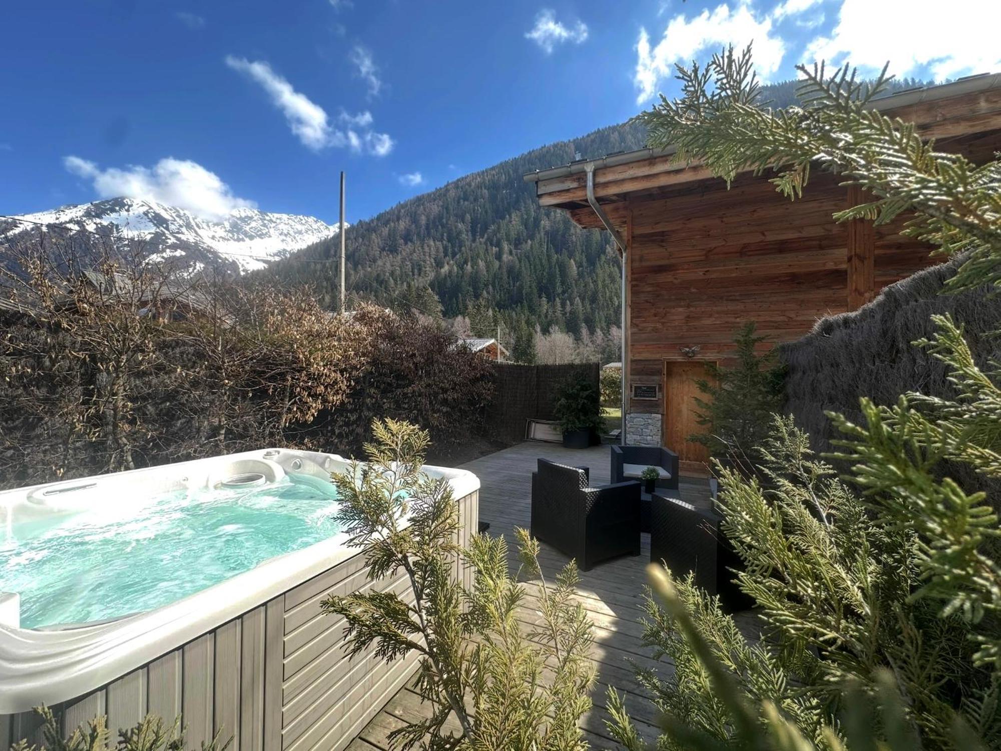 Chalet Le Petit Nicolas, Jacuzzi, Vue Mont Blanc Chamonix Mont Blanc Exterior foto